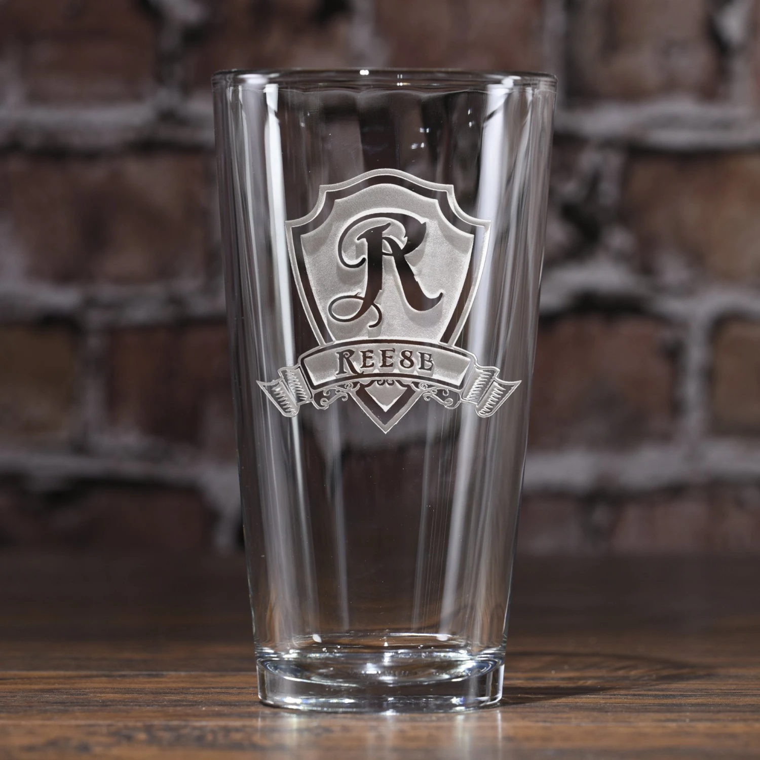Etched Shield Pint Pub Glass Set Of 4 2 Etched Shield Pint Pub Glass Set Of 4 - Image 2